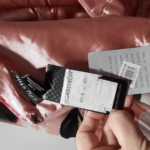 20 Plus Size City Chic Lost in Love Off Shoulder Dress - Picture 8 of 9